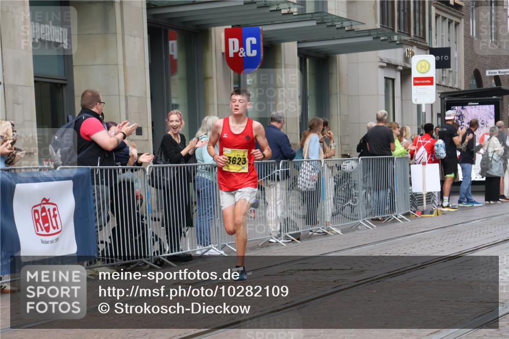 13.09.2026 - 21. swb-Marathon Bremen Strokosch-Dieckow http://msf.ph/oto/10282109 13.09.2026 10:29:38 Ziel 11234, 13510, 13517, 13542, 13557, 13579, 13623 meine-sportfotos.de