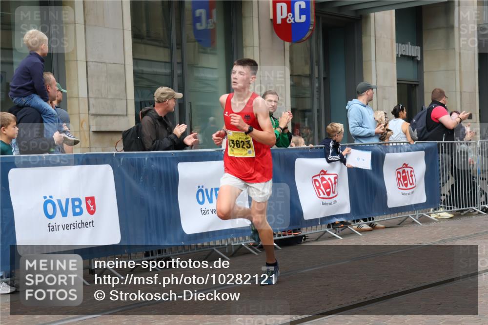 13.09.2026 - 21. swb-Marathon Bremen Strokosch-Dieckow http://msf.ph/oto/10282121 13.09.2026 10:29:40 Ziel 11234, 13510, 13517, 13542, 13557, 13579, 13623 meine-sportfotos.de