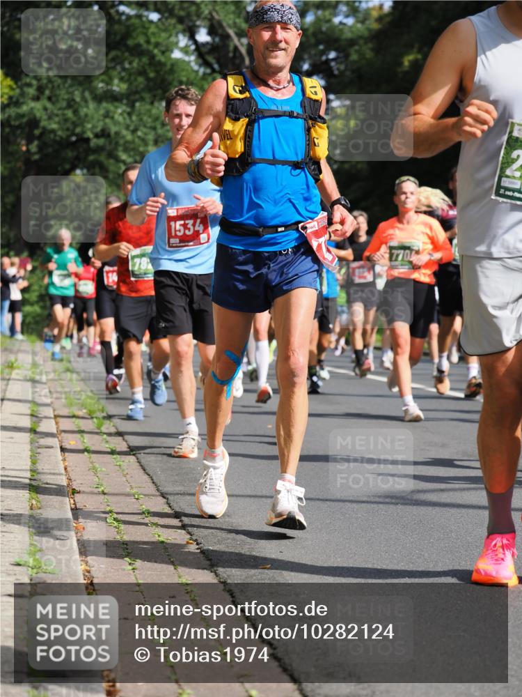 13.09.2026 - 21. swb-Marathon Bremen TobiasT http://msf.ph/oto/10282124 13.09.2026 11:59:56 Laufen 78, 1534, 770, 5666, 21 meine-sportfotos.de