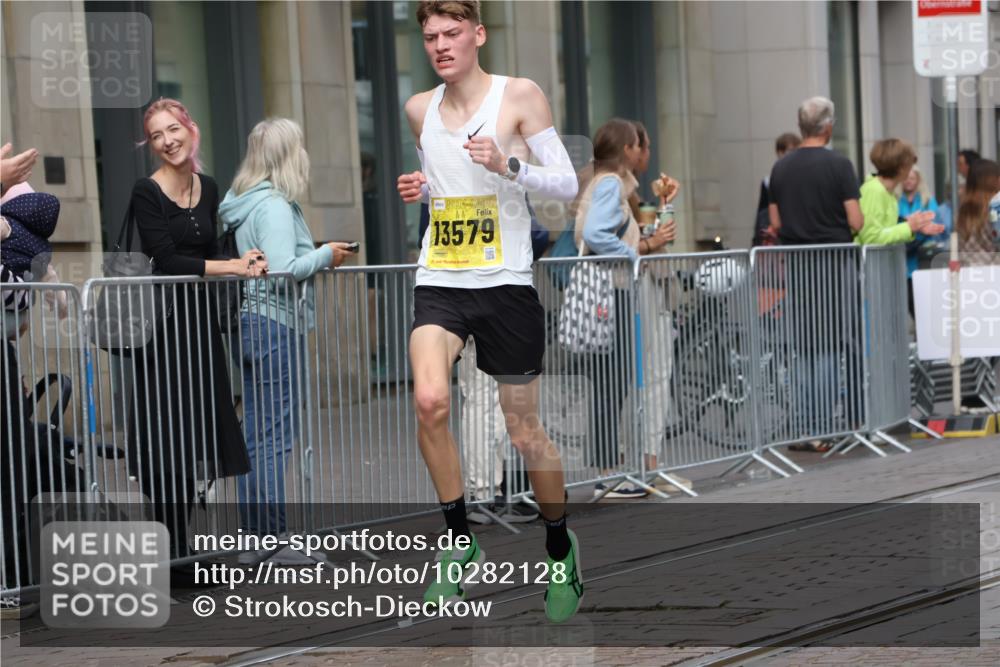 13.09.2026 - 21. swb-Marathon Bremen Strokosch-Dieckow http://msf.ph/oto/10282128 13.09.2026 10:29:42 Ziel 13561, 11234, 13510, 13517, 13542, 13557, 13579, 13623 meine-sportfotos.de