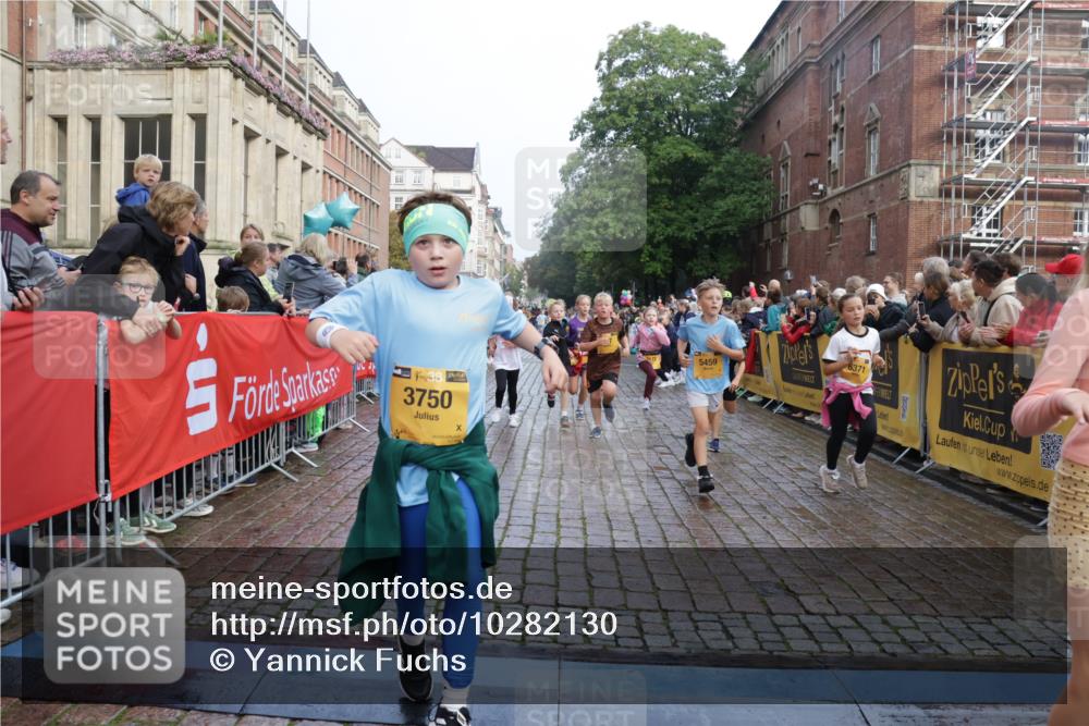 13.09.2026 - Kiel Lauf Yannick Fuchs http://msf.ph/oto/10282130 13.09.2026 08:56:05 Ziel 74, 76, 234, 547, 669, 808, 1126, 1444, 1581, 2143, 2197, 2711, 3179, 3350, 3409, 3454, 5012, 5259, 5759, 5781, 6212, 6232, 6738, 7155, 7489, 7816, 8527, 8619, 9792, 9930, 9935, 11376, 11995, 12138, 12557, 277, 645, 1150, 1160, 1249, 1310, 1712, 1952, 2344, 2453, 2642, 2998, 3253, 3358, 4122, 4545, 4682, 4755, 5289, 5297, 5547, 5876, 5932, 6290, 7748, 7929, 9033, 9302, 10227, 10271, 10818, 11439, 11657, 12712, 3750, 4023, 5545, 5823, 329, 7207, 7601, 7907, 12219 meine-sportfotos.de