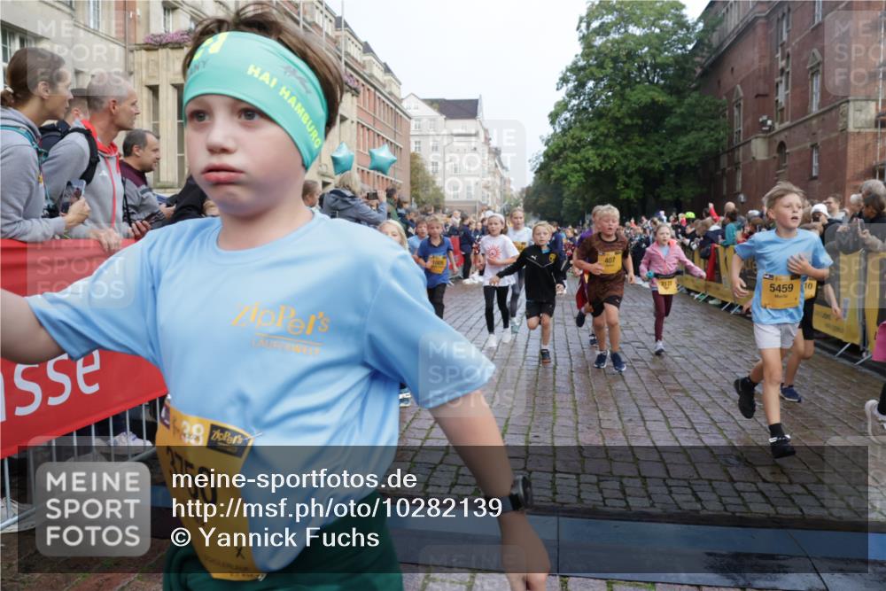 13.09.2026 - Kiel Lauf Yannick Fuchs http://msf.ph/oto/10282139 13.09.2026 08:56:05 Ziel 74, 76, 234, 547, 669, 808, 1126, 1444, 1581, 2143, 2197, 2711, 3179, 3350, 3409, 3454, 5012, 5259, 5759, 5781, 6212, 6232, 6738, 7155, 7489, 7816, 8527, 8619, 9792, 9930, 9935, 11376, 11995, 12138, 12557, 277, 645, 1150, 1160, 1249, 1310, 1712, 1952, 2344, 2453, 2642, 2998, 3253, 3358, 4122, 4545, 4682, 4755, 5289, 5297, 5547, 5876, 5932, 6290, 7748, 7929, 9033, 9302, 10227, 10271, 10818, 11439, 11657, 12712, 3750, 4023, 5545, 5823, 329, 7207, 7601, 7907, 12219 meine-sportfotos.de