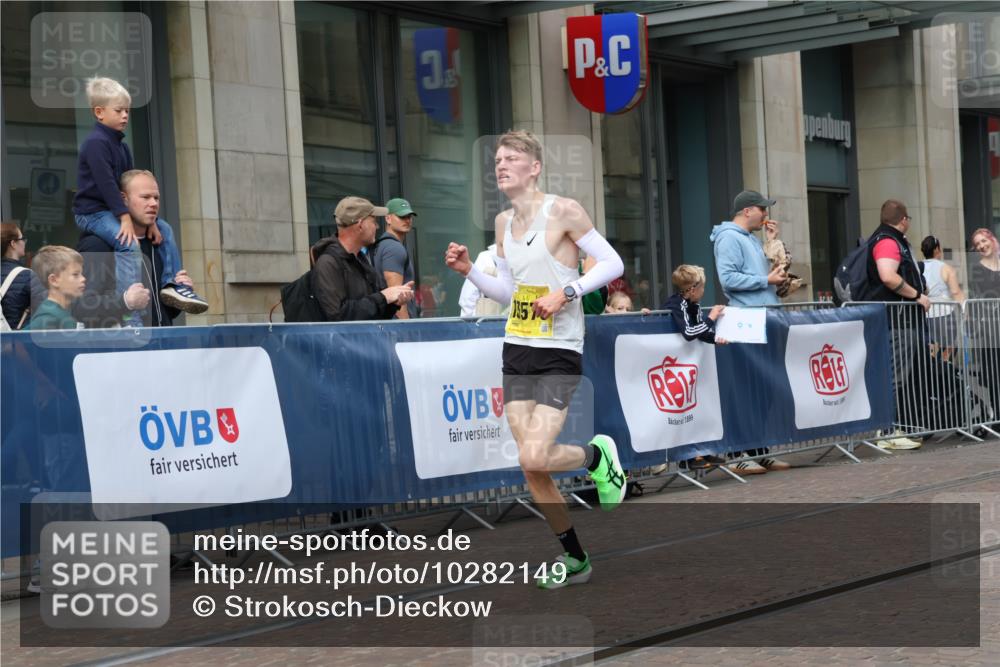 13.09.2026 - 21. swb-Marathon Bremen Strokosch-Dieckow http://msf.ph/oto/10282149 13.09.2026 10:29:43 Ziel 13561, 11234, 13510, 13517, 13542, 13557, 13579, 13623 meine-sportfotos.de