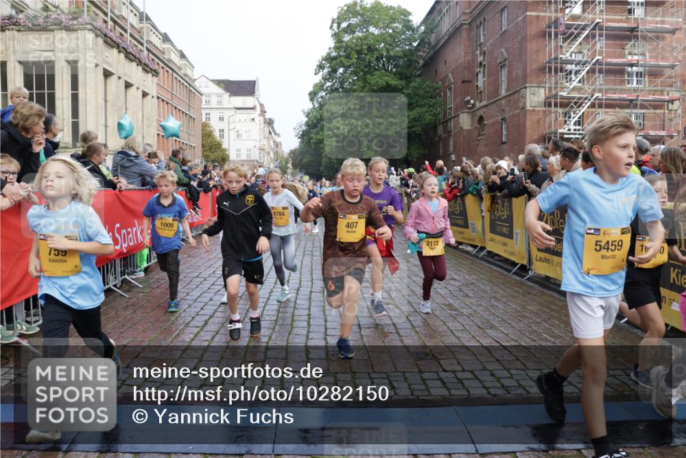 13.09.2026 - Kiel Lauf Yannick Fuchs http://msf.ph/oto/10282150 13.09.2026 08:56:06 Ziel 74, 76, 234, 547, 669, 808, 1126, 1444, 1581, 2143, 2197, 2711, 3179, 3350, 3409, 3454, 5012, 5259, 5759, 5781, 6212, 6232, 6738, 7155, 7489, 7816, 8527, 9374, 9930, 9935, 11376, 11995, 12138, 12242, 12557, 277, 645, 1150, 1160, 1249, 1310, 1712, 1952, 2344, 2453, 2998, 3253, 3358, 4122, 4545, 4682, 4755, 5289, 5297, 5547, 5781, 5876, 6290, 7748, 7929, 9033, 9302, 10227, 10271, 10818, 11439, 11657, 12712, 3750, 4023, 5545, 5823, 329, 7207, 7601, 7907, 12219 meine-sportfotos.de
