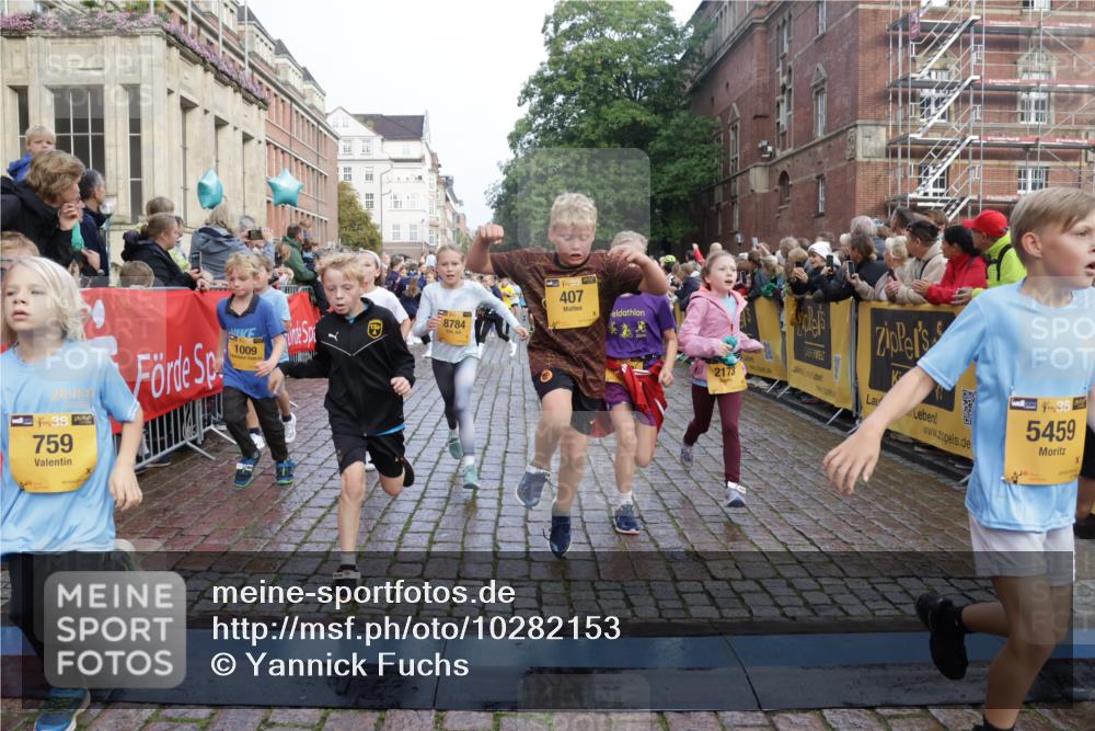 13.09.2026 - Kiel Lauf Yannick Fuchs http://msf.ph/oto/10282153 13.09.2026 08:56:06 Ziel 74, 76, 234, 547, 669, 808, 1126, 1444, 1581, 2143, 2197, 2711, 3179, 3350, 3409, 3454, 5012, 5259, 5759, 5781, 6212, 6232, 6738, 7155, 7489, 7816, 8527, 9374, 9930, 9935, 11376, 11995, 12138, 12242, 12557, 277, 645, 1150, 1160, 1249, 1310, 1712, 1952, 2344, 2453, 2998, 3253, 3358, 4122, 4545, 4682, 4755, 5289, 5297, 5547, 5781, 5876, 6290, 7748, 7929, 9033, 9302, 10227, 10271, 10818, 11439, 11657, 12712, 3750, 4023, 5545, 5823, 329, 7207, 7601, 7907, 12219 meine-sportfotos.de