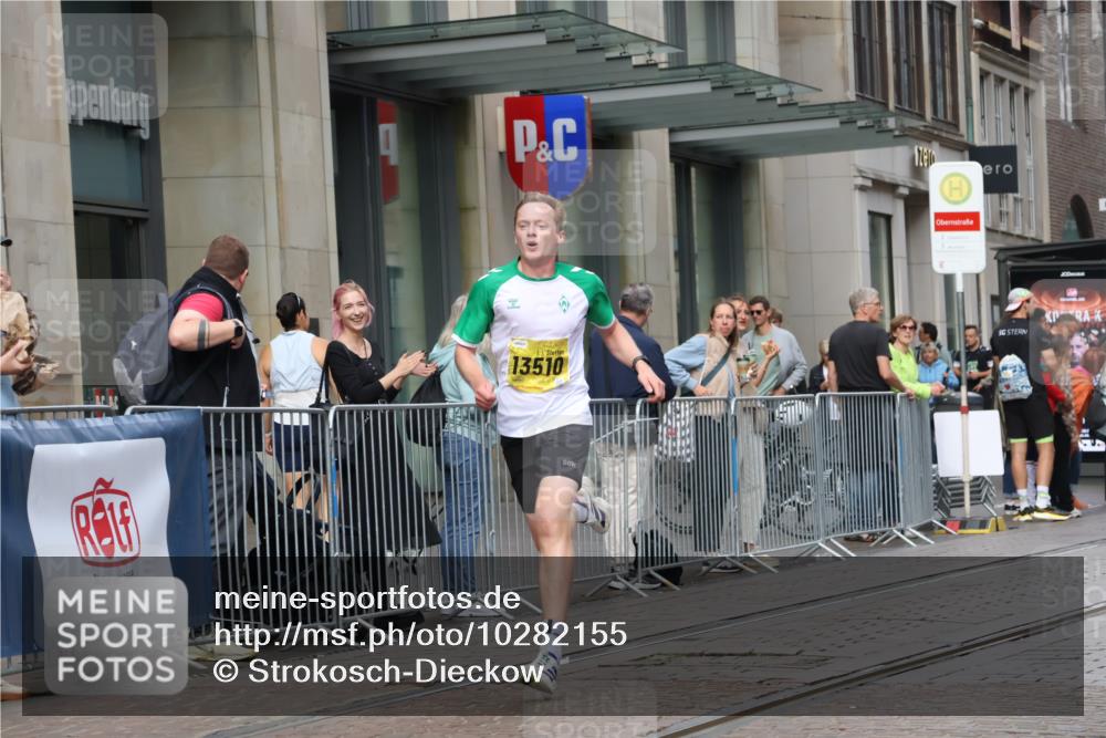 13.09.2026 - 21. swb-Marathon Bremen Strokosch-Dieckow http://msf.ph/oto/10282155 13.09.2026 10:29:44 Ziel 13561, 11234, 13510, 13517, 13542, 13557, 13579, 13623 meine-sportfotos.de