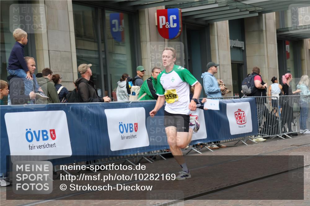 13.09.2026 - 21. swb-Marathon Bremen Strokosch-Dieckow http://msf.ph/oto/10282169 13.09.2026 10:29:45 Ziel 13561, 11234, 13510, 13542, 13579, 13623 meine-sportfotos.de