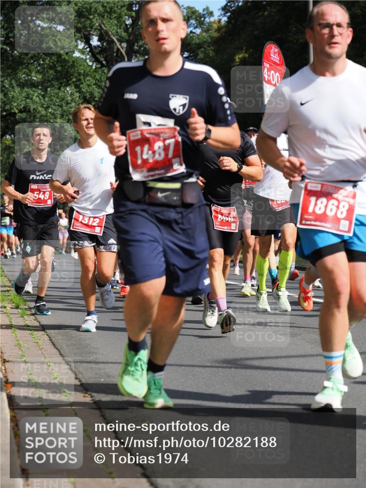 13.09.2026 - 21. swb-Marathon Bremen TobiasT http://msf.ph/oto/10282188 13.09.2026 12:00:06 Laufen 549, 1312, 1487, 4, 00, 1868 meine-sportfotos.de