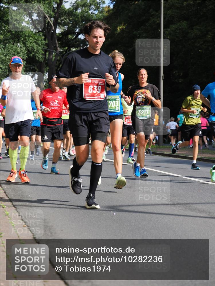 13.09.2026 - 21. swb-Marathon Bremen TobiasT http://msf.ph/oto/10282236 13.09.2026 12:00:24 Laufen 20, 193, 639, 703, 157, 3217 meine-sportfotos.de