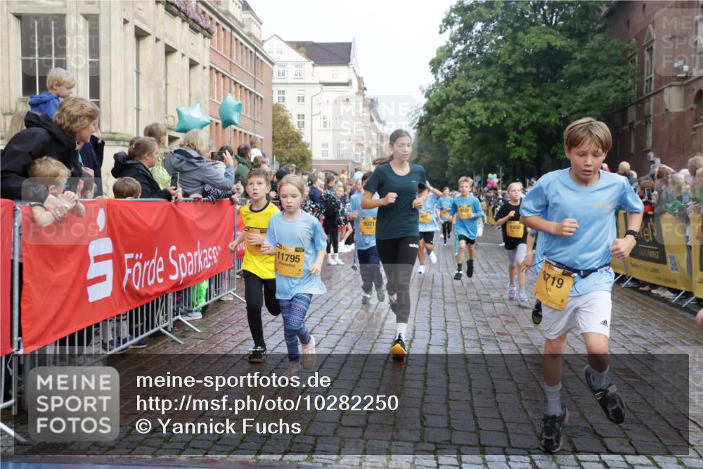 13.09.2026 - Kiel Lauf Yannick Fuchs http://msf.ph/oto/10282250 13.09.2026 08:56:11 Ziel 74, 76, 234, 669, 808, 1126, 1346, 1444, 1581, 2143, 2197, 2685, 3179, 3350, 3454, 5012, 5259, 5687, 5759, 6003, 6212, 6232, 6738, 7155, 7390, 7489, 8527, 9374, 9930, 9935, 10803, 11376, 11409, 11995, 12138, 12242, 277, 547, 645, 1150, 1160, 1249, 1310, 1712, 2453, 2711, 2998, 3253, 3358, 3409, 4122, 4545, 4682, 4755, 5289, 5297, 5547, 5781, 5876, 6290, 7748, 9033, 9302, 10227, 10271, 10818, 11439, 11657, 12712, 3750, 4023, 5545, 5823 meine-sportfotos.de