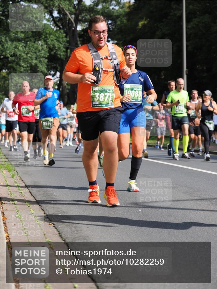 13.09.2026 - 21. swb-Marathon Bremen TobiasT http://msf.ph/oto/10282259 13.09.2026 12:00:37 Laufen 8914, 10088, 3871, 21 meine-sportfotos.de