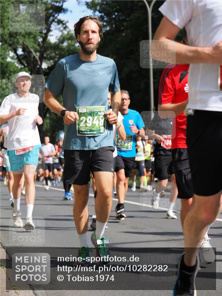 13.09.2026 - 21. swb-Marathon Bremen TobiasT http://msf.ph/oto/10282282 13.09.2026 12:00:45 Laufen 2948, 21, 3895, 396 meine-sportfotos.de