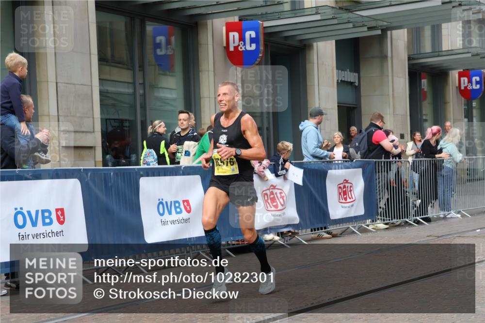 13.09.2026 - 21. swb-Marathon Bremen Strokosch-Dieckow http://msf.ph/oto/10282301 13.09.2026 10:30:20 Ziel 12458, 13537, 13603, 13522, 13561, 13569, 13576 meine-sportfotos.de