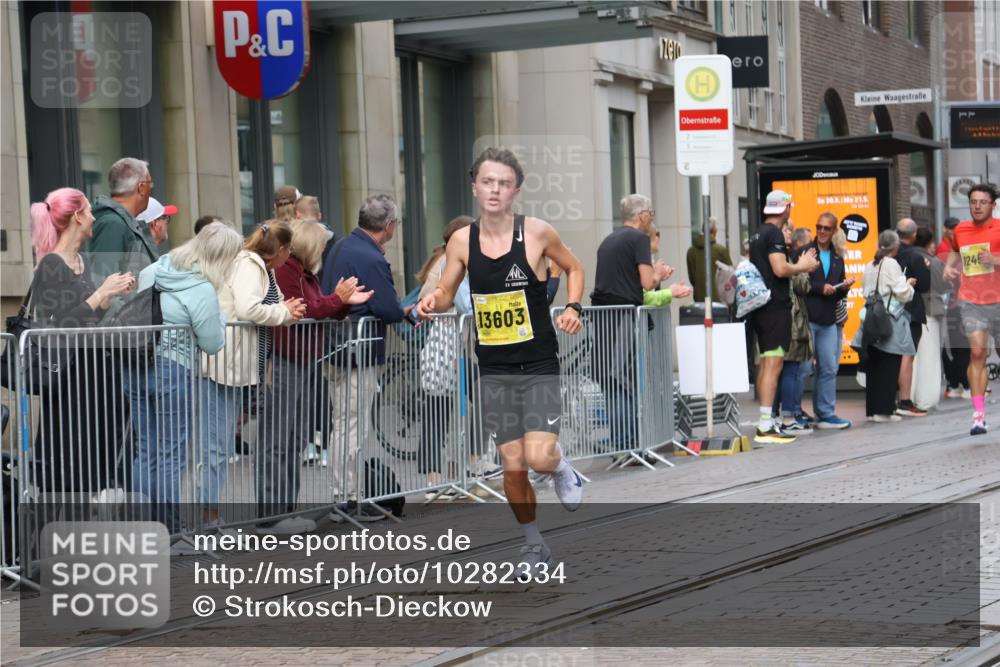 13.09.2026 - 21. swb-Marathon Bremen Strokosch-Dieckow http://msf.ph/oto/10282334 13.09.2026 10:30:33 Ziel 12458, 13537, 13554, 13630, 13522, 13569, 13576, 13603 meine-sportfotos.de