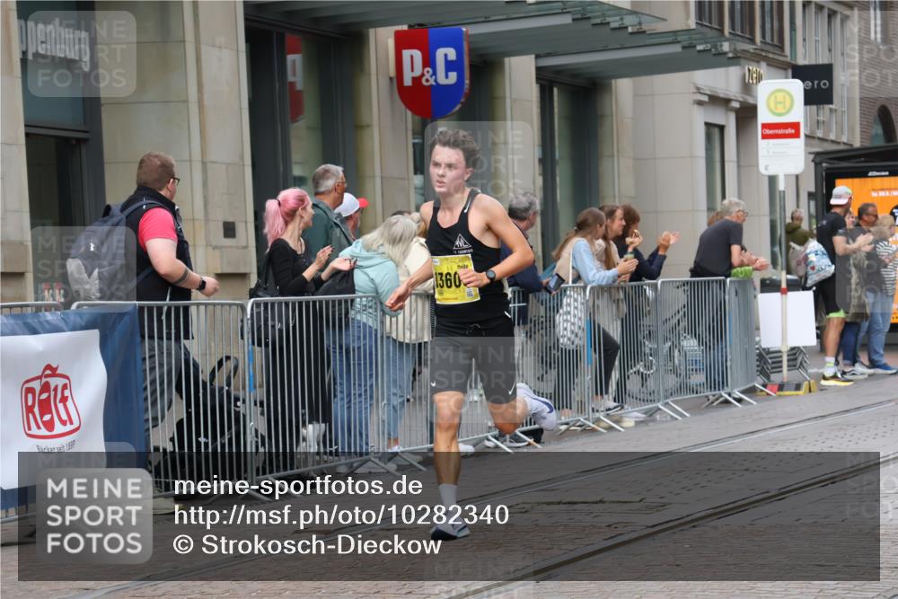 13.09.2026 - 21. swb-Marathon Bremen Strokosch-Dieckow http://msf.ph/oto/10282340 13.09.2026 10:30:34 Ziel 12458, 13537, 13554, 13572, 13630, 12458, 13522, 13569, 13576, 13603 meine-sportfotos.de