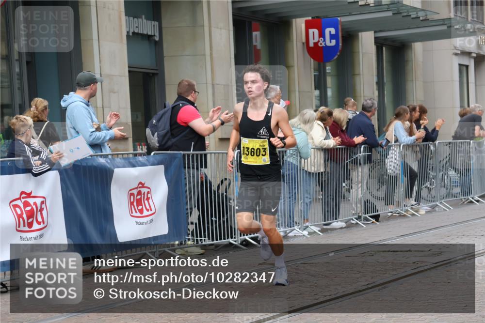 13.09.2026 - 21. swb-Marathon Bremen Strokosch-Dieckow http://msf.ph/oto/10282347 13.09.2026 10:30:34 Ziel 12458, 13537, 13554, 13572, 13630, 12458, 13522, 13569, 13576, 13603 meine-sportfotos.de