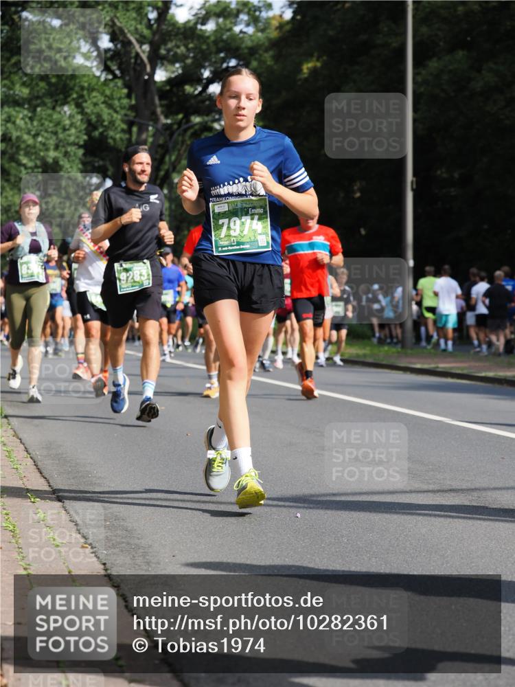 13.09.2026 - 21. swb-Marathon Bremen TobiasT http://msf.ph/oto/10282361 13.09.2026 12:01:07 Laufen 7974, 21, 26 meine-sportfotos.de
