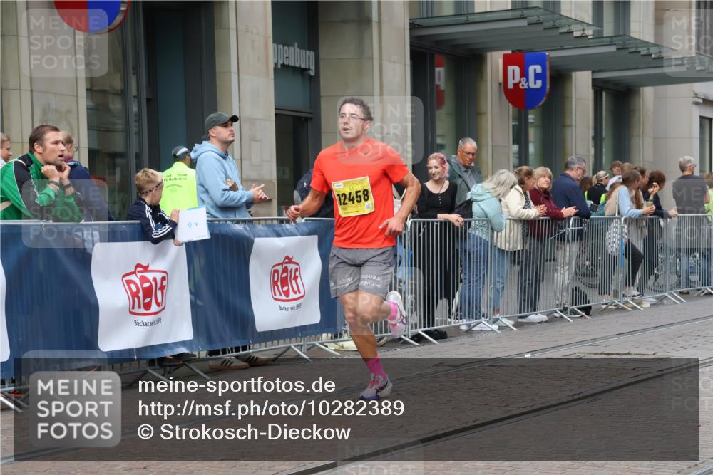 13.09.2026 - 21. swb-Marathon Bremen Strokosch-Dieckow http://msf.ph/oto/10282389 13.09.2026 10:30:37 Ziel 13537, 13554, 13572, 13630, 12458, 13569, 13576, 13603 meine-sportfotos.de