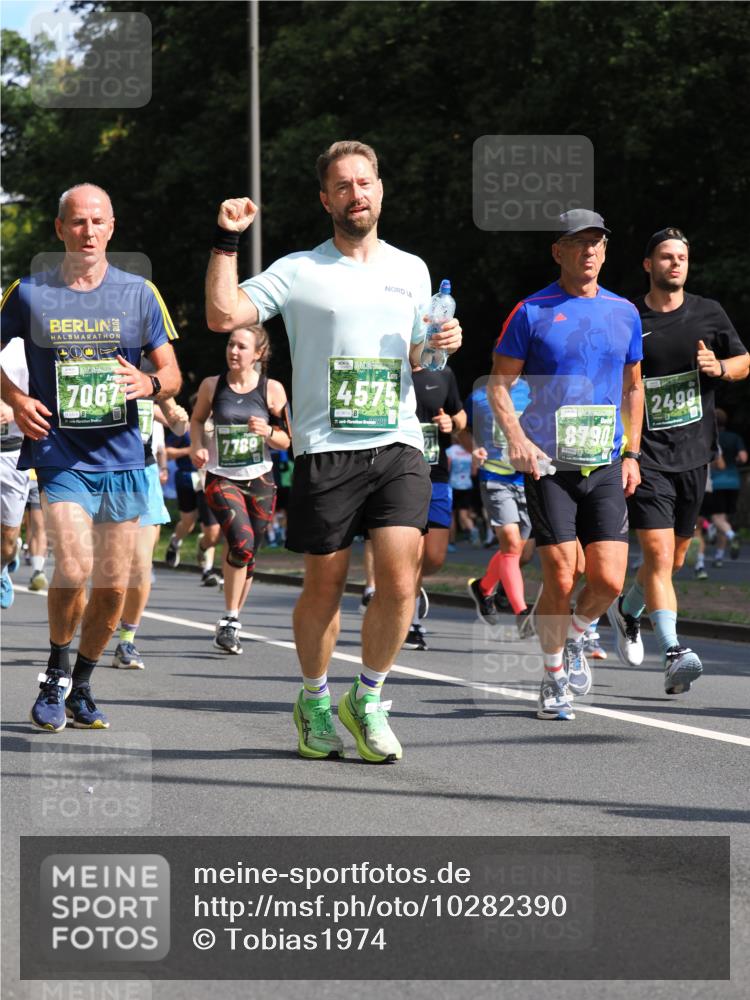 13.09.2026 - 21. swb-Marathon Bremen TobiasT http://msf.ph/oto/10282390 13.09.2026 12:01:14 Laufen 1001, 7067, 7789, 4575, 5610, 2, 26, 8790, 2499 meine-sportfotos.de