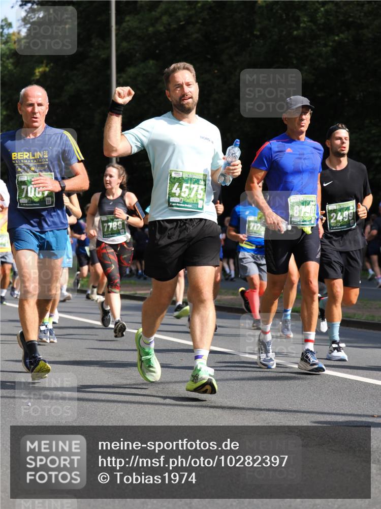 13.09.2026 - 21. swb-Marathon Bremen TobiasT http://msf.ph/oto/10282397 13.09.2026 12:01:14 Laufen 7067, 5424, 2, 7789, 4575, 21, 026, 8730, 7175, 2499 meine-sportfotos.de
