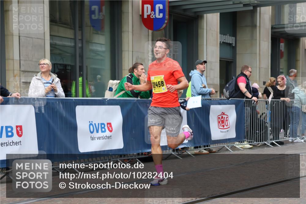 13.09.2026 - 21. swb-Marathon Bremen Strokosch-Dieckow http://msf.ph/oto/10282404 13.09.2026 10:30:38 Ziel 13537, 13554, 13572, 13602, 13630, 12458, 13569, 13576, 13603 meine-sportfotos.de