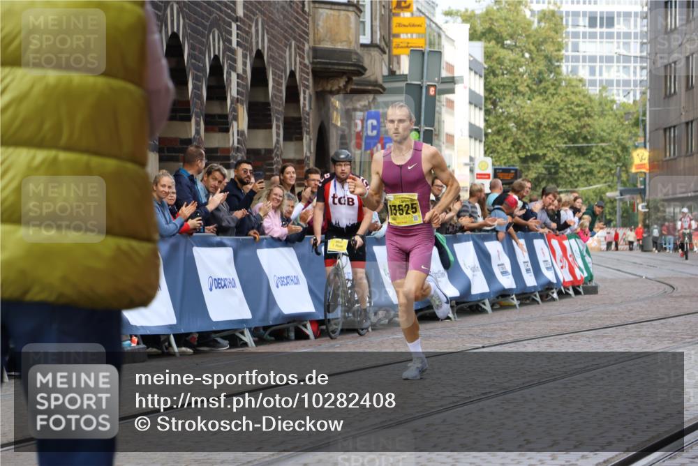13.09.2026 - 21. swb-Marathon Bremen Strokosch-Dieckow http://msf.ph/oto/10282408 13.09.2026 10:26:44 Ziel 13502 meine-sportfotos.de