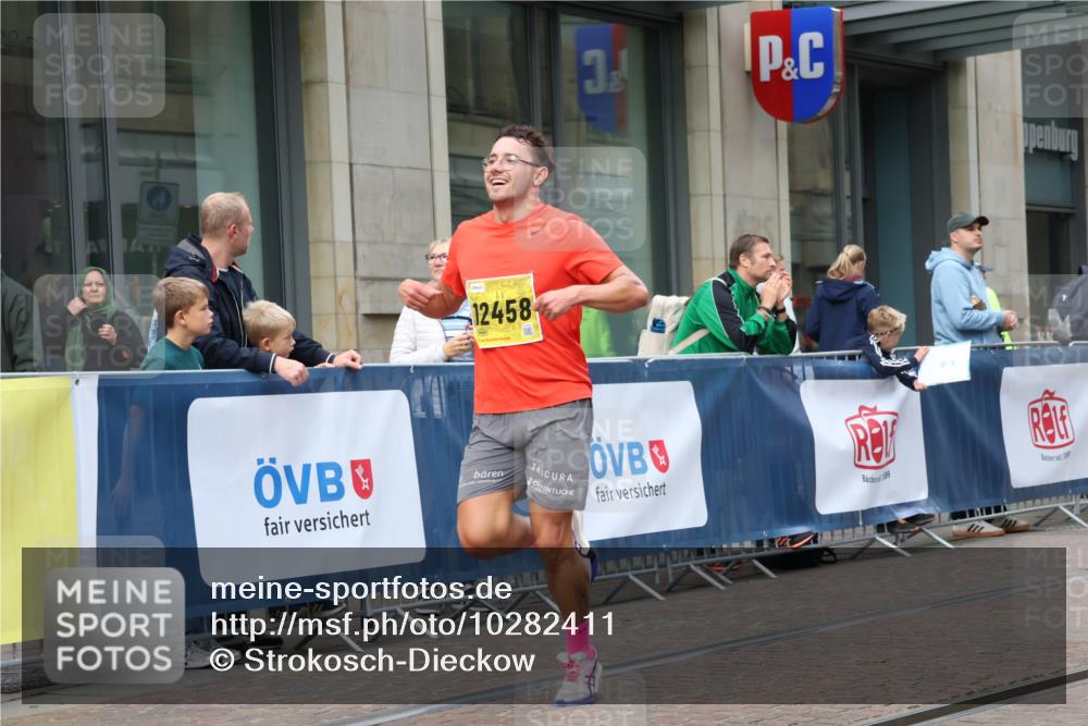 13.09.2026 - 21. swb-Marathon Bremen Strokosch-Dieckow http://msf.ph/oto/10282411 13.09.2026 10:30:38 Ziel 13537, 13554, 13572, 13602, 13630, 12458, 13569, 13576, 13603 meine-sportfotos.de