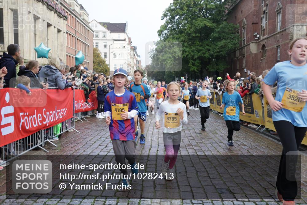 13.09.2026 - Kiel Lauf Yannick Fuchs http://msf.ph/oto/10282413 13.09.2026 08:56:22 Ziel 407, 470, 758, 759, 1009, 1346, 2173, 2497, 2640, 2685, 2719, 3750, 4023, 4165, 4537, 4602, 5459, 5545, 5687, 5823, 6003, 6275, 6371, 6591, 7390, 7702, 7726, 7769, 7866, 8056, 8259, 8544, 8784, 8917, 9957, 10610, 10803, 11310, 11409, 74, 76, 234, 547, 645, 669, 808, 1126, 1249, 1444, 1581, 2143, 2197, 2711, 3179, 3350, 3358, 3409, 3454, 4545, 4682, 4755, 5012, 5259, 5289, 5297, 5547, 5759, 5781, 5876, 6212, 6232, 6290, 7390, 9374 meine-sportfotos.de