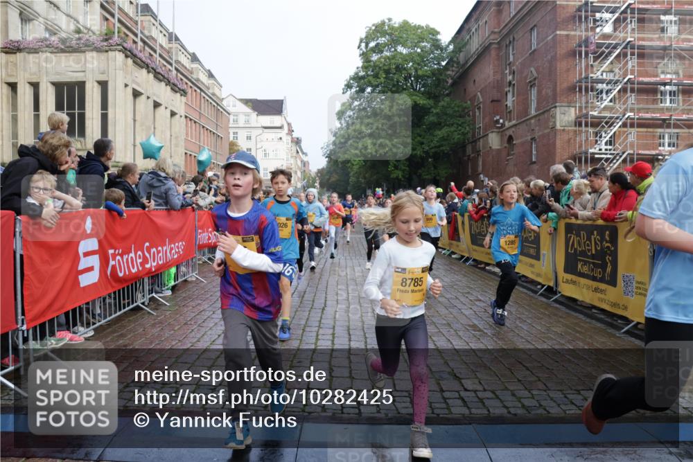 13.09.2026 - Kiel Lauf Yannick Fuchs http://msf.ph/oto/10282425 13.09.2026 08:56:22 Ziel 407, 470, 758, 759, 1009, 1346, 2173, 2497, 2640, 2685, 2719, 3750, 4023, 4165, 4537, 4602, 5459, 5545, 5687, 5823, 6003, 6275, 6371, 6591, 7390, 7702, 7726, 7769, 7866, 8056, 8259, 8544, 8784, 8917, 9957, 10610, 10803, 11310, 11409, 74, 76, 234, 547, 645, 669, 808, 1126, 1249, 1444, 1581, 2143, 2197, 2711, 3179, 3350, 3358, 3409, 3454, 4545, 4682, 4755, 5012, 5259, 5289, 5297, 5547, 5759, 5781, 5876, 6212, 6232, 6290, 7390, 9374 meine-sportfotos.de