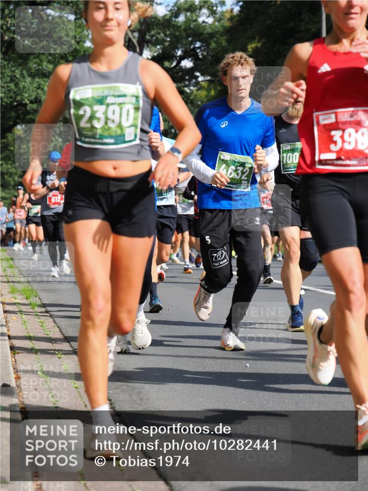 13.09.2026 - 21. swb-Marathon Bremen TobiasT http://msf.ph/oto/10282441 13.09.2026 12:01:27 Laufen 2390, 4632, 399, 100 meine-sportfotos.de