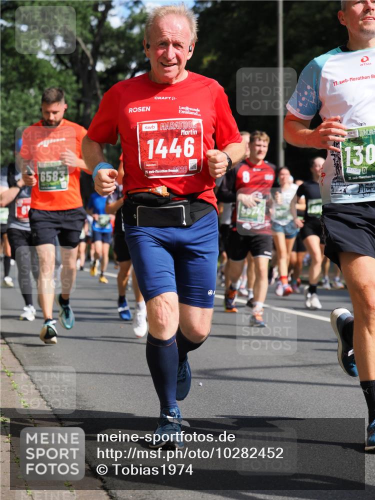 13.09.2026 - 21. swb-Marathon Bremen TobiasT http://msf.ph/oto/10282452 13.09.2026 12:01:30 Laufen 17, 6583, 1446, 21, 26, 130, 7102, 21 meine-sportfotos.de