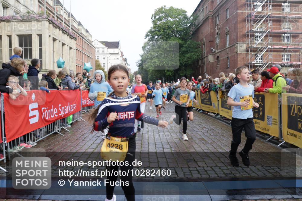 13.09.2026 - Kiel Lauf Yannick Fuchs http://msf.ph/oto/10282460 13.09.2026 08:56:24 Ziel 407, 470, 582, 758, 759, 1009, 2173, 2497, 2640, 2719, 3078, 3750, 4023, 4165, 4537, 4602, 5459, 5545, 5687, 5823, 6003, 6275, 6371, 6591, 7702, 7726, 7769, 7865, 7866, 8056, 8259, 8544, 8719, 8784, 8917, 9957, 10610, 11310, 11409, 11795, 74, 76, 234, 547, 645, 669, 808, 1126, 1249, 1346, 1444, 1581, 2143, 2197, 2685, 2711, 3179, 3350, 3358, 3409, 3454, 4755, 5012, 5259, 5289, 5297, 5547, 5687, 5759, 5781, 6003, 6212, 6232, 7390, 9374 meine-sportfotos.de