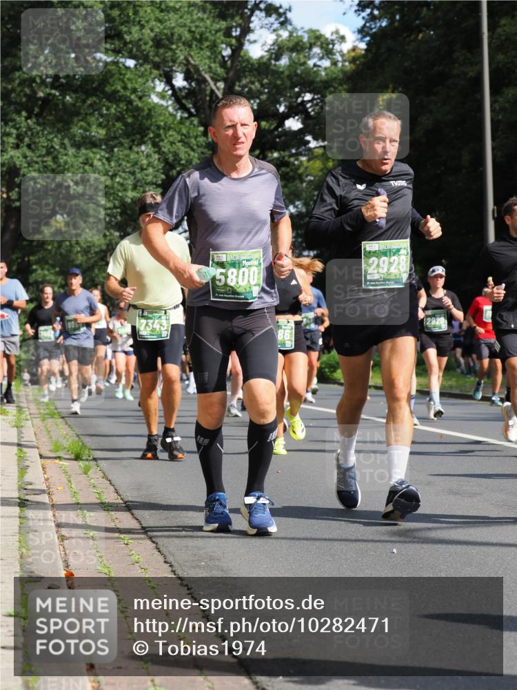 13.09.2026 - 21. swb-Marathon Bremen TobiasT http://msf.ph/oto/10282471 13.09.2026 12:01:50 Laufen 995, 5800, 21, 2928 meine-sportfotos.de
