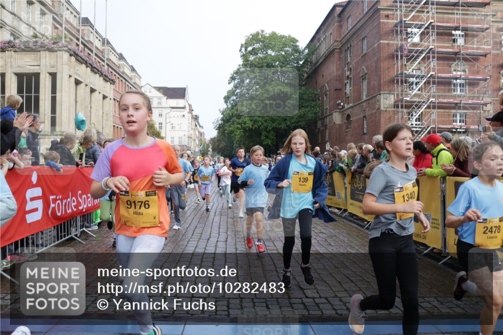 13.09.2026 - Kiel Lauf Yannick Fuchs http://msf.ph/oto/10282483 13.09.2026 08:56:25 Ziel 407, 470, 582, 758, 759, 1009, 1950, 2173, 2497, 2640, 2719, 3078, 3750, 4023, 4165, 4537, 4602, 5459, 5545, 5823, 6275, 6371, 6591, 7702, 7726, 7769, 7865, 7866, 8056, 8259, 8544, 8719, 8784, 8917, 9021, 9957, 10610, 11310, 11409, 11795, 74, 76, 234, 547, 669, 808, 1126, 1249, 1346, 1444, 1581, 2143, 2197, 2685, 2711, 3179, 3350, 3358, 3409, 3454, 4755, 5012, 5259, 5289, 5297, 5547, 5687, 5759, 5781, 6003, 6212, 6232, 7390, 9374 meine-sportfotos.de