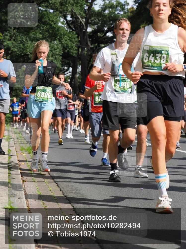 13.09.2026 - 21. swb-Marathon Bremen TobiasT http://msf.ph/oto/10282494 13.09.2026 12:02:00 Laufen 6890, 67, 930, 400, 9810, 6439123, 2, 26 meine-sportfotos.de