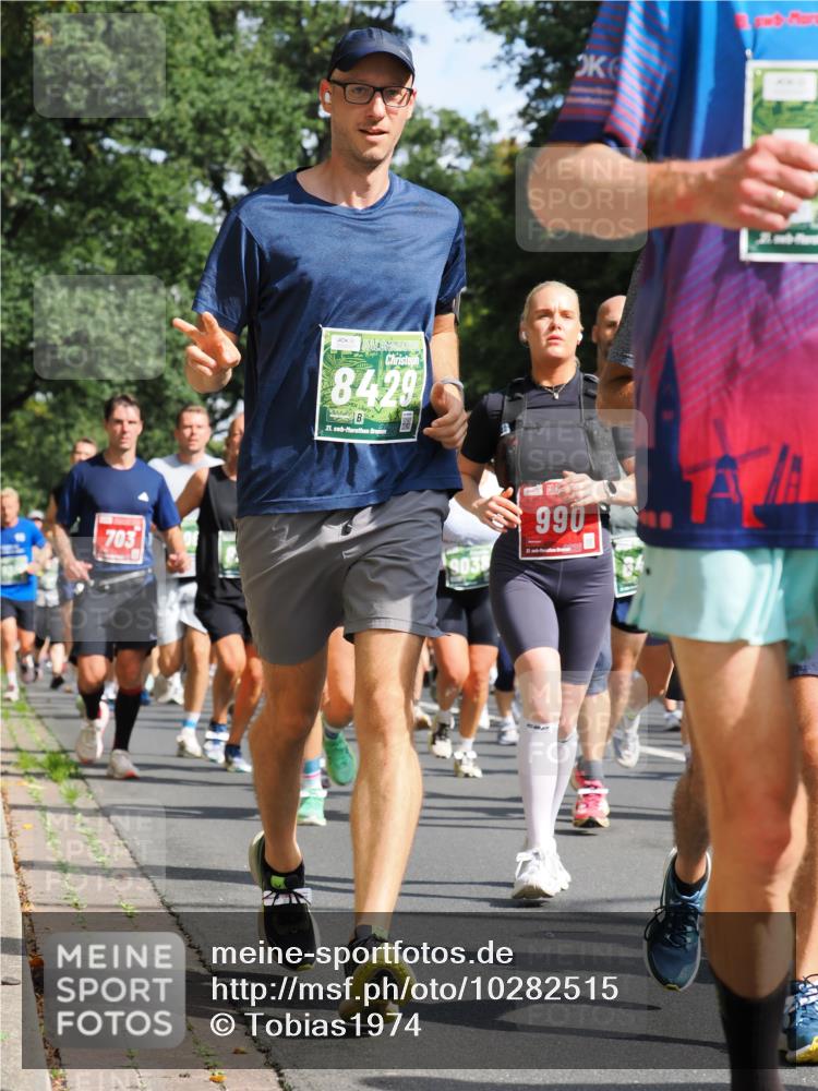 13.09.2026 - 21. swb-Marathon Bremen TobiasT http://msf.ph/oto/10282515 13.09.2026 12:02:05 Laufen 703, 8429, 21, 990, 21, 326 meine-sportfotos.de