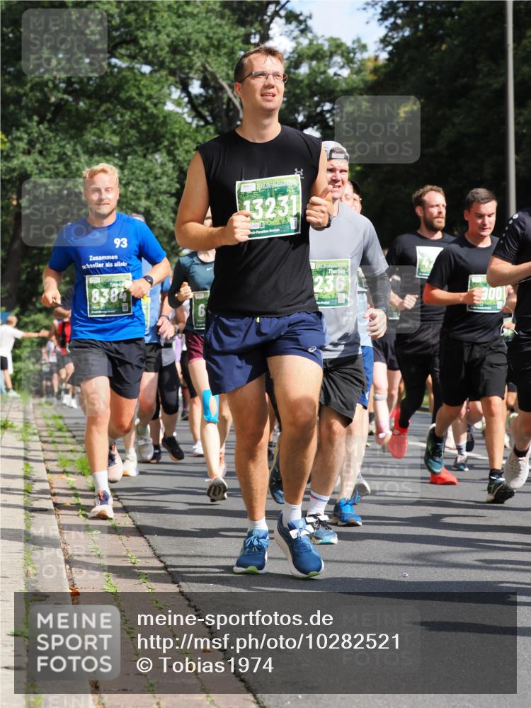 13.09.2026 - 21. swb-Marathon Bremen TobiasT http://msf.ph/oto/10282521 13.09.2026 12:02:10 Laufen 93, 8384, 13231, 166, 26, 6, 236, 900 meine-sportfotos.de