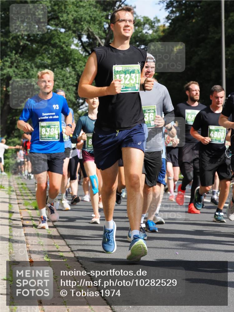 13.09.2026 - 21. swb-Marathon Bremen TobiasT http://msf.ph/oto/10282529 13.09.2026 12:02:10 Laufen 93, 8384, 6, 13231, 26, 36, 42, 4900 meine-sportfotos.de