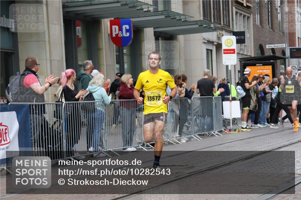 13.09.2026 - 21. swb-Marathon Bremen Strokosch-Dieckow http://msf.ph/oto/10282543 13.09.2026 10:31:03 Ziel 13504, 13571, 13602, 13537, 13554, 13572, 13602, 13630 meine-sportfotos.de