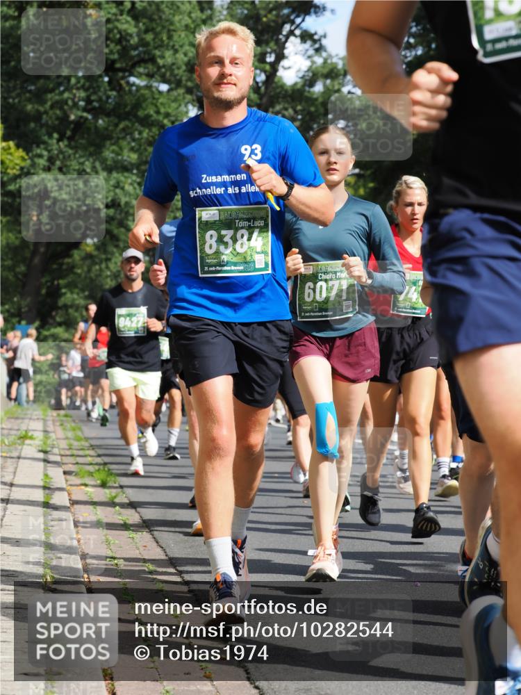 13.09.2026 - 21. swb-Marathon Bremen TobiasT http://msf.ph/oto/10282544 13.09.2026 12:02:11 Laufen 9427, 93, 8384, 21, 26, 6071, 21, 4 meine-sportfotos.de