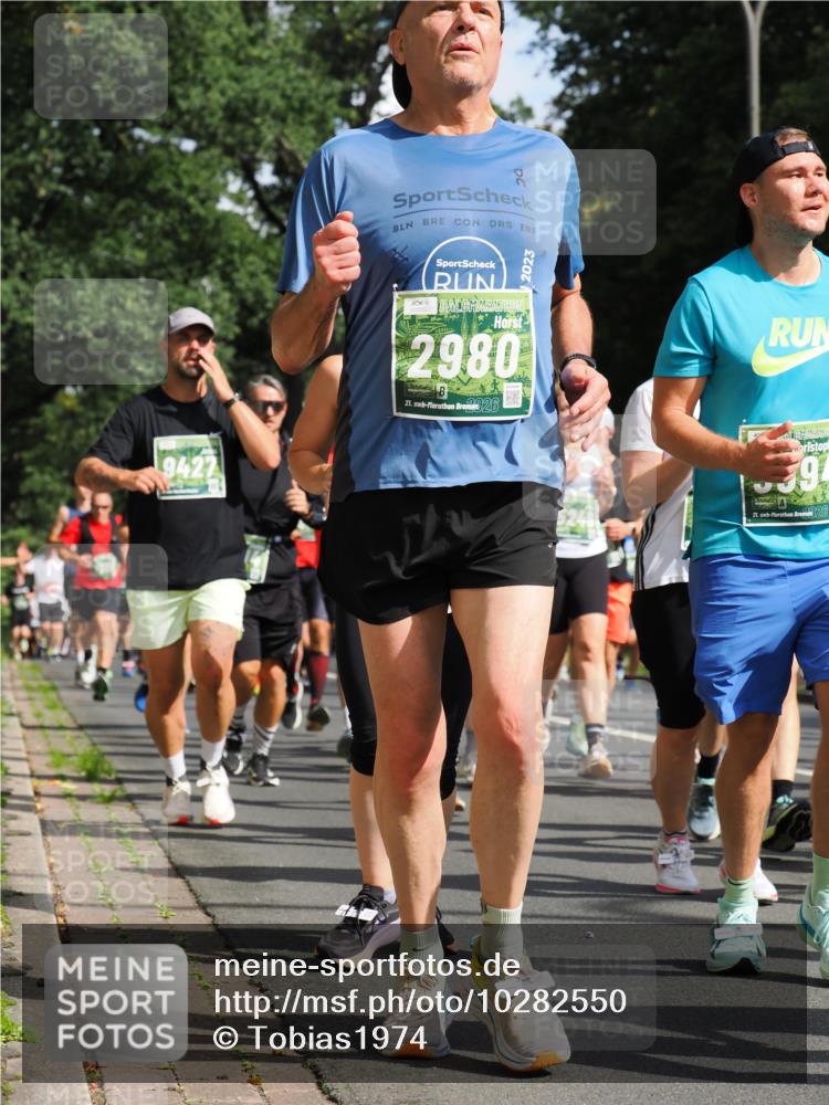 13.09.2026 - 21. swb-Marathon Bremen TobiasT http://msf.ph/oto/10282550 13.09.2026 12:02:13 Laufen 9427, 2980, 21, 2026, 2023, 394, 21, 25 meine-sportfotos.de