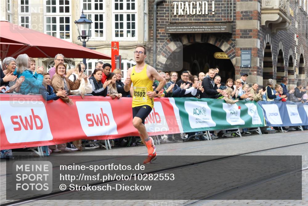 13.09.2026 - 21. swb-Marathon Bremen Strokosch-Dieckow http://msf.ph/oto/10282553 13.09.2026 10:27:04 Ziel 13502, 13525 meine-sportfotos.de