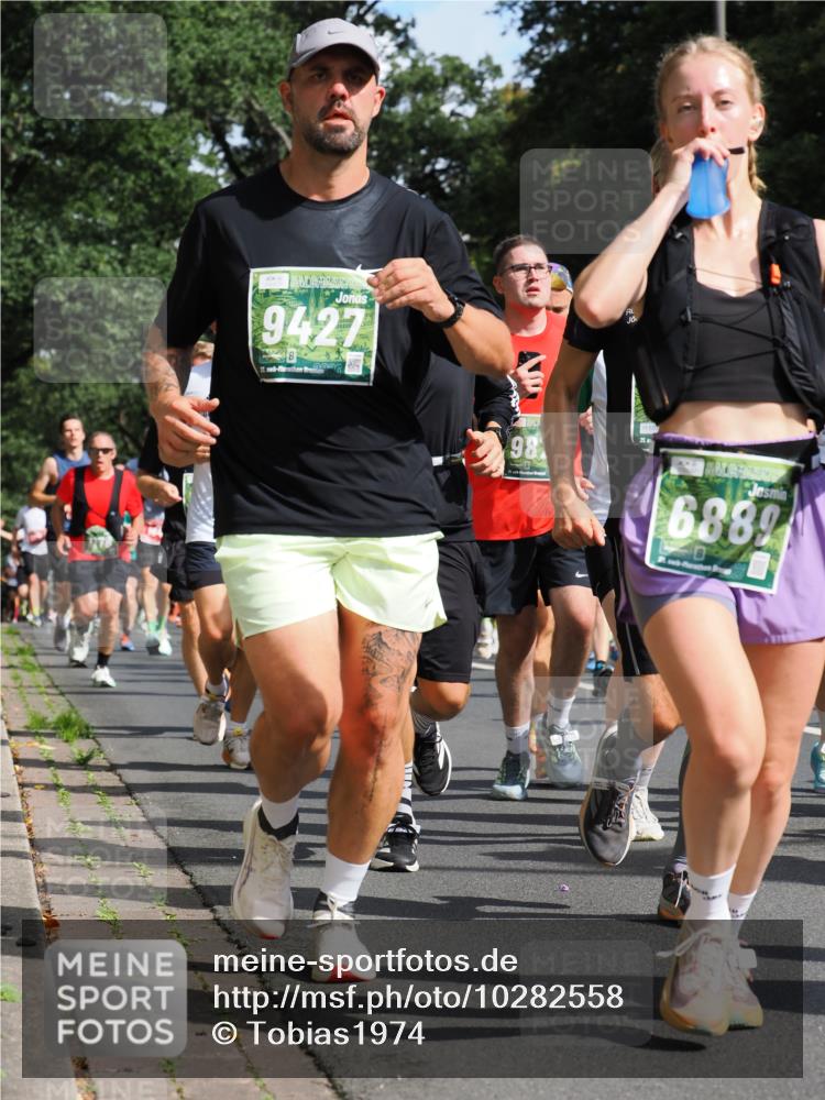 13.09.2026 - 21. swb-Marathon Bremen TobiasT http://msf.ph/oto/10282558 13.09.2026 12:02:15 Laufen 9427, 98, 6889 meine-sportfotos.de