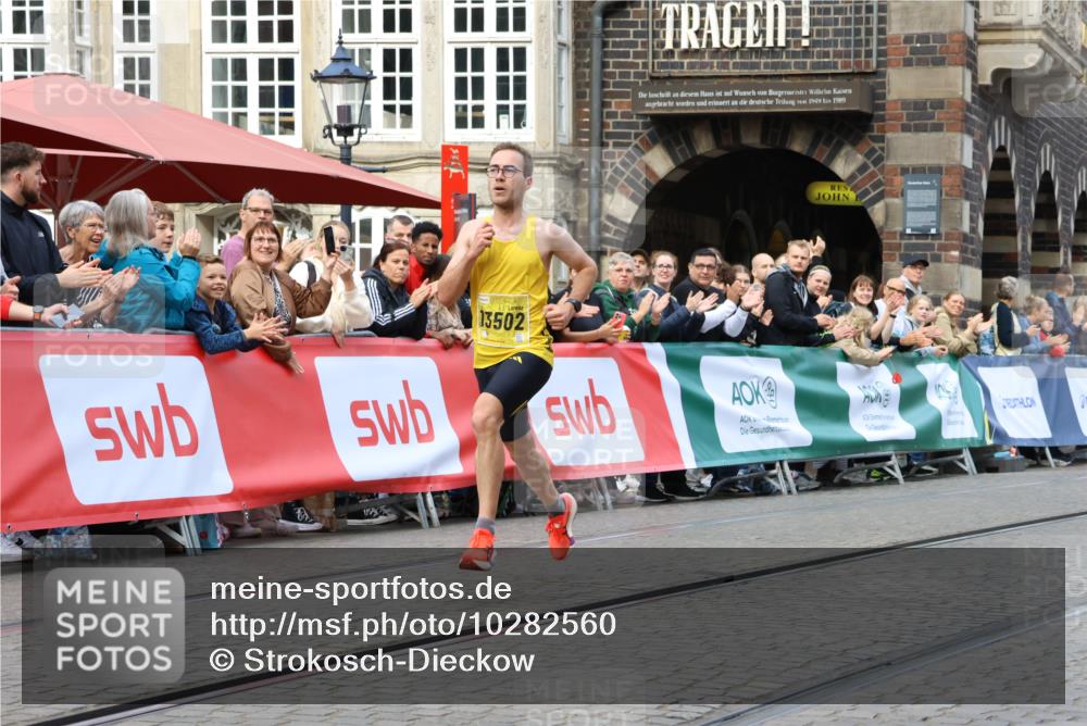 13.09.2026 - 21. swb-Marathon Bremen Strokosch-Dieckow http://msf.ph/oto/10282560 13.09.2026 10:27:04 Ziel 13502, 13525 meine-sportfotos.de