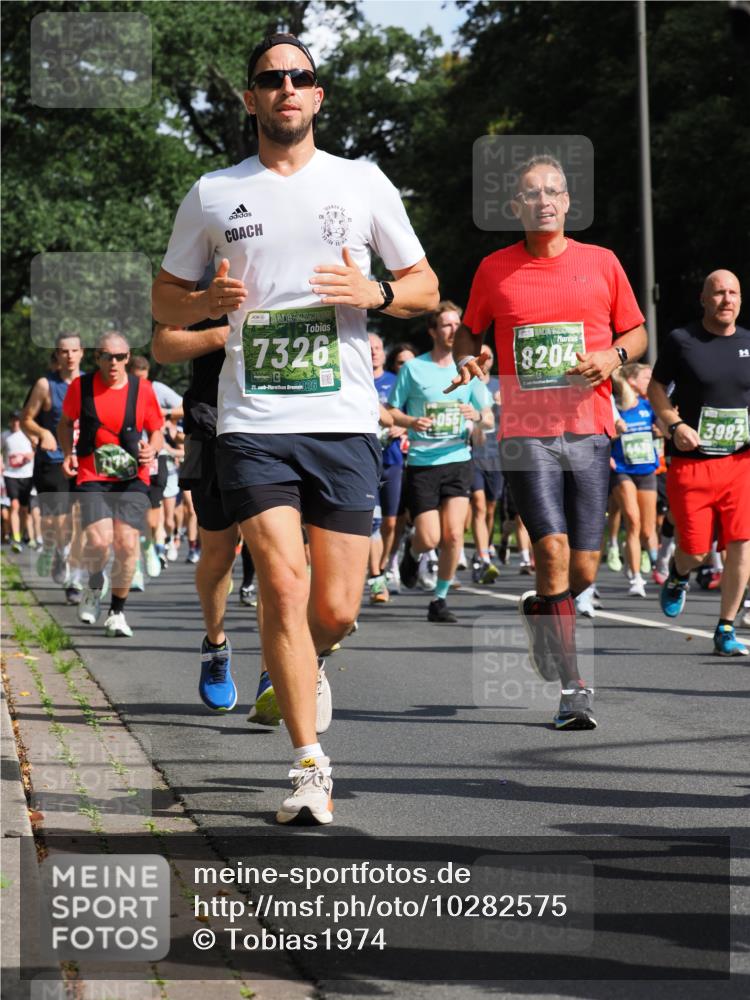 13.09.2026 - 21. swb-Marathon Bremen TobiasT http://msf.ph/oto/10282575 13.09.2026 12:02:16 Laufen 7326, 21, 26, 055, 8204, 3982, 15 meine-sportfotos.de