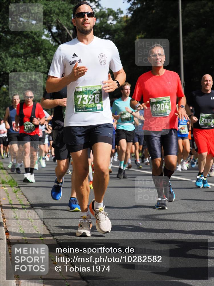 13.09.2026 - 21. swb-Marathon Bremen TobiasT http://msf.ph/oto/10282582 13.09.2026 12:02:16 Laufen 7326, 21, 26, 8204, 14, 3982 meine-sportfotos.de