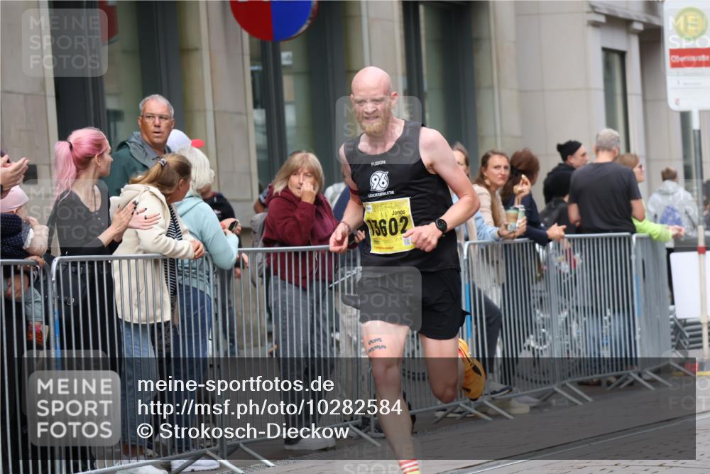 13.09.2026 - 21. swb-Marathon Bremen Strokosch-Dieckow http://msf.ph/oto/10282584 13.09.2026 10:31:06 Ziel 13504, 13571, 13537, 13554, 13572, 13602, 13630 meine-sportfotos.de