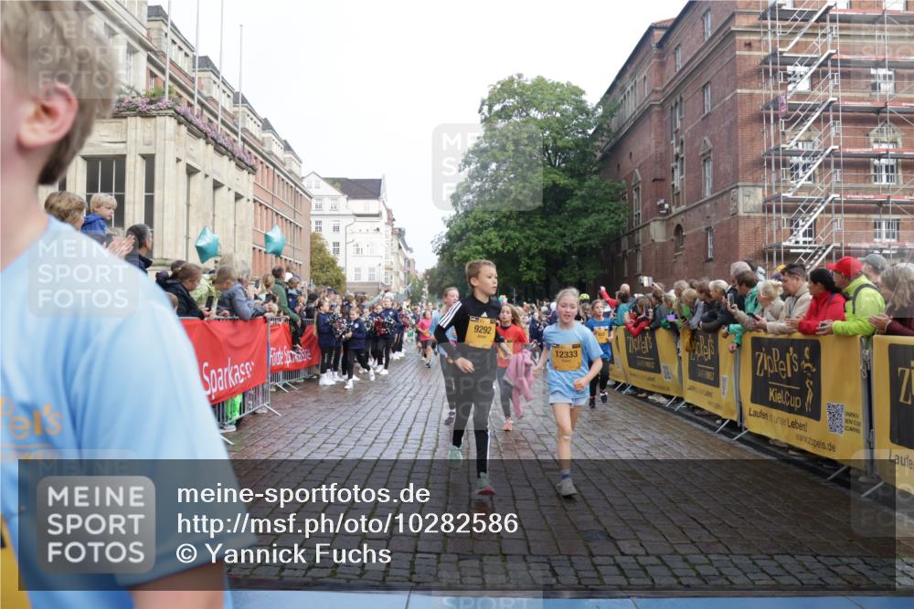 13.09.2026 - Kiel Lauf Yannick Fuchs http://msf.ph/oto/10282586 13.09.2026 08:56:30 Ziel 26, 407, 470, 582, 758, 759, 1009, 1137, 1950, 2173, 2719, 3078, 3750, 3930, 4023, 4127, 4128, 4537, 4602, 4617, 5315, 5459, 5545, 6371, 7865, 7866, 8160, 8719, 8784, 9021, 9626, 9957, 10610, 10612, 10939, 11795, 12032, 74, 76, 234, 547, 669, 808, 1126, 1346, 1444, 1581, 2143, 2197, 2497, 2640, 2685, 2711, 3179, 3350, 3409, 3454, 3750, 4023, 4165, 5012, 5259, 5687, 5759, 5781, 6003, 6212, 6232, 7390, 9374, 653, 5781 meine-sportfotos.de