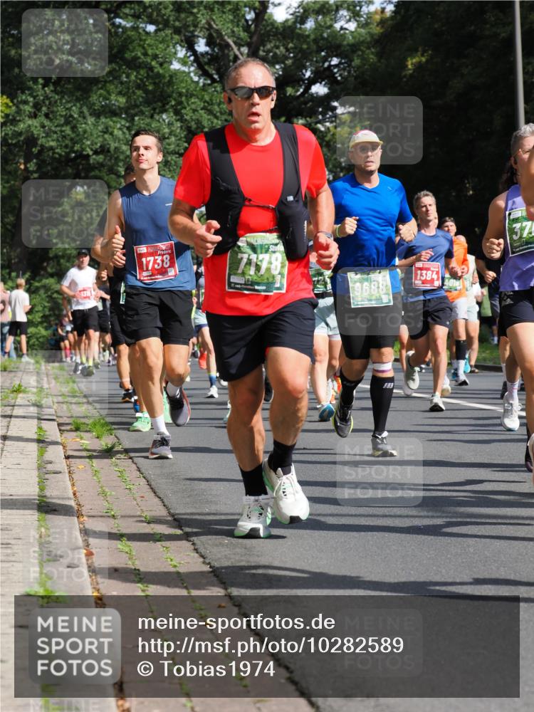 13.09.2026 - 21. swb-Marathon Bremen TobiasT http://msf.ph/oto/10282589 13.09.2026 12:02:19 Laufen 131, 1738, 7178, 9688, 1384, 37 meine-sportfotos.de