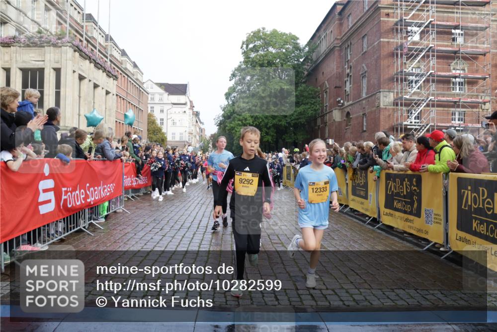 13.09.2026 - Kiel Lauf Yannick Fuchs http://msf.ph/oto/10282599 13.09.2026 08:56:30 Ziel 26, 407, 470, 582, 758, 759, 1009, 1137, 1950, 2173, 2719, 3078, 3750, 3930, 4023, 4127, 4128, 4537, 4602, 4617, 5315, 5459, 5545, 6371, 7865, 7866, 8160, 8719, 8784, 9021, 9626, 9957, 10610, 10612, 10939, 11795, 12032, 74, 76, 234, 547, 669, 808, 1126, 1346, 1444, 1581, 2143, 2197, 2497, 2640, 2685, 2711, 3179, 3350, 3409, 3454, 3750, 4023, 4165, 5012, 5259, 5687, 5759, 5781, 6003, 6212, 6232, 7390, 9374, 653, 5781 meine-sportfotos.de